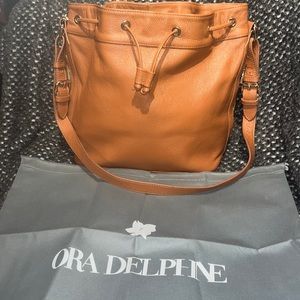 Beautiful Ora Delphne caramel color, hobo bag, nwot dust bag included